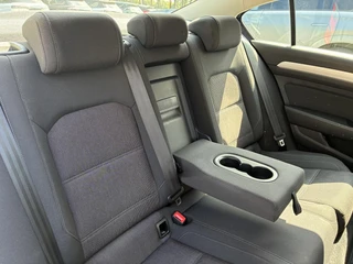 Volkswagen Passat 1.8 TSI Business Edition R Automaat | Climate control | Achteruitrij camera | Navigatie | Elektrisch Pakket | Afneembare Trekhaak | Ergo-Comfort stoel | Parkpilot | LM-Velgen | LED Verlichting / 18