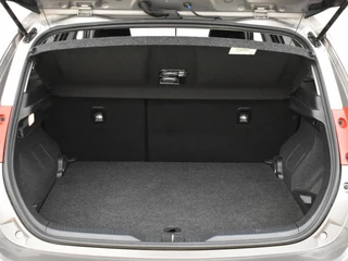 Toyota Auris 1.8 Hybrid Comfort | Navigatie | Trekhaak | Climatronic / 15