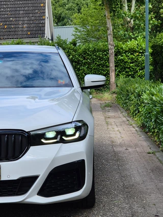 BMW 5-serie Touring 530e M Sport LED CarPlay Elek. Stoelen 100% dealer onderhouden 530e Business Edition Plus / 39