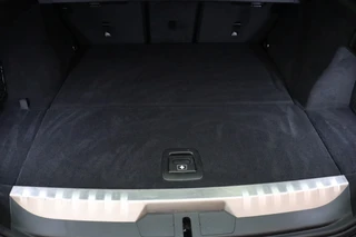 BMW 3 Serie Touring 330e High Executive M Sport Pakket Automaat  / Live Cockpit Professional / SOH 93 % / Driving Assistant / Panoramadak / Trekhaak / Leder / Harman Kardon / Innovation Pack / Parking Assistant / Travel Pack / Curved Display / 19 Inch / Shadow Line / 48