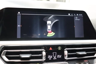 BMW 3 Serie Sedan 318i Executive Sport Line Automaat  / Live Cockpit Professional / Stoelverwarming / Parkeersensoren voor+achter / LED / 18 Inch / DAB / Climate Control / Shadow Line / Extra Getint Glas / Apple CarPlay / Cruise Control / Lichtpakket / 24