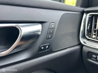 Volvo S60 2.0 T6 AWD Twin Engine R-Design / 24