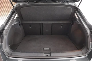 Volkswagen T-Roc 1.5 TSI 150pk DSG Style Trekhaak Camera Stoelverwarming Massage Virtual Cockpit Navigatie / 41
