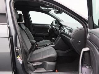 Volkswagen T-Roc 1.5 TSi 150 Pk Automaat R line | Black Style | Trekhaak | Stoelverwarming | Panorama dak | Camera | Adaptive Cruise | Climatronic | Carplay | 19 Inch | 58.509 Km !! / 43
