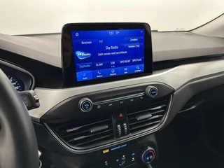 Ford Focus 1.0 EcoBoost Trend Edition Business CAMERA CARPLAY NAVI LM. / 32