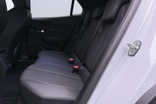 Peugeot 2008 1.2 Hybrid 145 GT / 18" / Navigation pack /  2+6 Jaar Garantie / 9