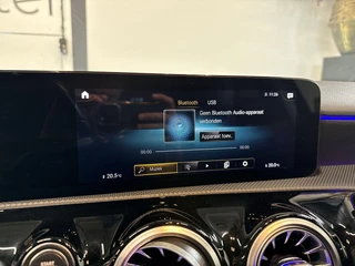 Mercedes-Benz A-klasse 200 Business Solution AMG | CAMERA | STOELVERW. | SFEERVERLICHTING / 36