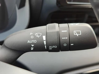 Toyota Yaris HYBRID 115 DYNAMIC STOEL/STUURVERW 16'' LM-VELGEN AD-CRUISE CLIMA APPLE/ANDROID PRIVACY GLASS CAMERA / 17