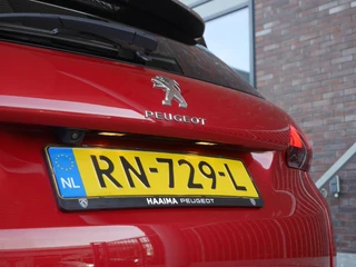Peugeot 2008 1.2 PureTech Allure 110pk | Extra getint glas | Achteruitrijcamera | Climate control | Apple carplay/Android auto | Lage km.stand | Lichtmetalen velgen | Regensensor / 35