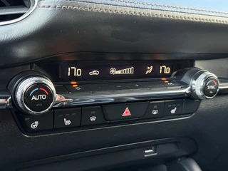 Mazda 3 2.0 e-SkyActiv-G M Hybrid 122 Comfort met Bose | Apple Carplay / Android Auto | Navigatiesysteem | Licht + Regensensor | Elektrisch Verstelbare Bestuurderstoel  | Stoel + Stuurverwarming | Parkeersensoren Voor + Achter | Camera Achter | 18"Lichtmetalen velgen | Lederen Bekleding | Cruise Control Adaptief / 32