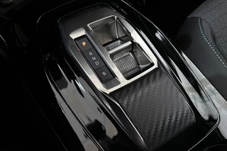 Peugeot e-2008 EV Allure Pack 50 kWh Stoelverwarming Camera Apple CarPlay / 25