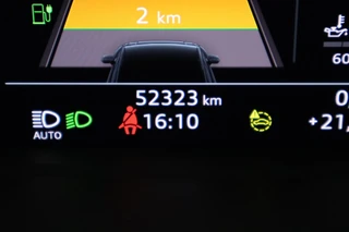 Audi Q3 45 TFSIe 245pk S edition Trekhaak Keyless Stoelverwarming Navigatie Adaptive Cruise S-Line / 40