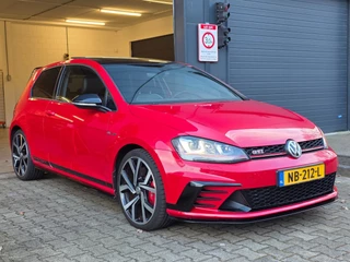Volkswagen Golf 2.0 TSI GTI Clubsport / 265-360PK / NAP = UNIEK !! / NWE TURBO / PANO / DYNAUDIO / CAMERA / CARPLAY / 19 INCH ! / 5