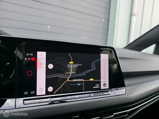Volkswagen Golf 1.5 eTSI R-Line / Sfeer / Carplay / Camera / 25