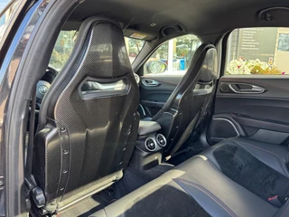 Alfa Romeo Giulia 2.9 V6 QUADRIFOGLIO Carbon pakket Sparco kuipstoelen Carplay Perfect onderhouden! / 5