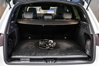 Mercedes GLC-klasse 350e 4MATIC AMG Premium Plus|Pano|verkoeling|Trekhaak|Leder / 29