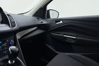 Ford Kuga 1.5 EcoBoost Titanium | Trekhaak | Achteruitrijcamera | Airco | Navigatie | Elektrische achterklep | Cruise control | Start/Stop bediening | Climate control | Parkeersensoren | Lederen/stof interieur | Stuurbediening / 31
