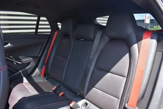 Mercedes-Benz CLA 250 SPORT 4M. PRES VOL OPTIES! AMG-PAKKET / 17