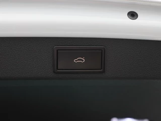 Škoda Superb Combi 1.5 TSi ACT 150 Pk Automaat Sportline Business | Trekhaak | Stoelverwarming | Panorama dak | Camera | Canton Audio | Alcantara | CarPlay | 18 Inch / 19