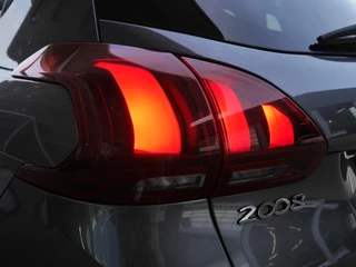 Peugeot 2008 1.2 PureTech GT-line | 110PK | Trekhaak | Achteruitrijcamera | 17 inch lichtmetalen velgen | Apple carplay/Andriod auto | Dakrails | Climate control | Cruise control / 36