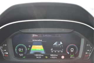 Audi Q3 45 TFSI e S edition S-Line 245 PK | NL-Auto | Keyless | Carplay | Virtual cockpit | DAB | Elekt.trekhaak | Full LED | Allweathers / 45