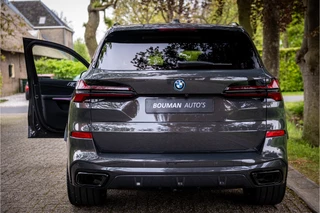 BMW X5 xDrive50e M Sport Pro Dravitgrau Individual Dravit Grau Sky Lounge Soft Close Vierwielbesturing / 28