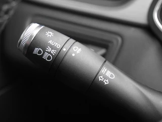 Renault Captur 1.6 E-Tech Plug-in Hybrid 160 Intens | Panorama dak | Achteruitrijcamera | Lichtmetalen velgen | Navigatie | Cruise control | Stoelverwarming | / 20