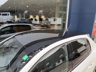 Peugeot 208 1.2 Turbo 100 PK GT | Navigatie | Zwart dak | Sportstoelen | Keyless Start | 17" Lichtmetalen Velgen | Full LED Verlichting | Climate Control | Cruise Control | Camera | Parkeersensoren | Dodehoek detectie | / 40