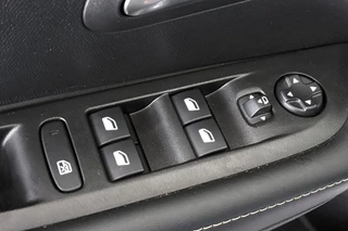 Peugeot 208 1.2 Hybrid 110 e-DCS6 Allure Achteruitrijcamera Apple CarPlay Navigatie / 27