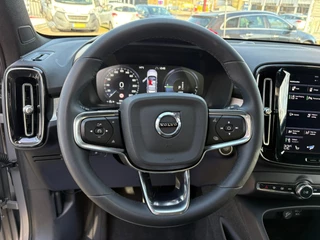 Volvo XC40 1.5 T4 Plug-in hybrid Plus Dark / Panorama-dak / Harman-Kardon / camera / stuur en stoel verwarming / 15