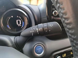Toyota Yaris 1.5 Hybrid Executive DODEHOEK PARELMOER SPORTSTOELEN STOELVERWARMING PDC LED / 18