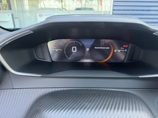 Peugeot 2008 Allure 1.2 Hybrid 145 e-DSC6 | Apple Carplay/Android Auto | Draadloze Telefoonoplader | Dodehoek Detectie | Adaptief Cruise Control | Lichtmetalen Velgen 17 Inch / 20