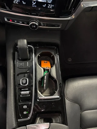 Volvo V90 2.0 T6 AWD Business Pro Automaat / Pano / leder / Harman Kardon / navi / camera/ head up / 25