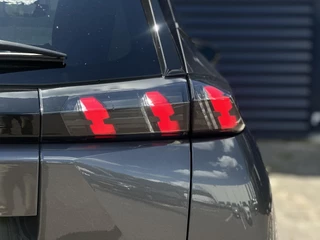Peugeot 2008 1.2 PureTech 130PK GT | Cruise Control | Climate Control | Apple Carplay/Android Auto | Navigatie | Full LED | Parkeercamera/-sensoren | Keyless Entry/Start | Sfeerverlichting | DAB | Dealer onderhouden | / 9