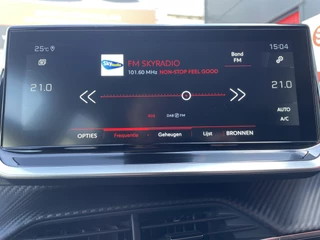 Peugeot 2008 100pk Allure Pack (Camera - Automatische Airco - i-cockpit - Navigatie - 17" - Apple Carplay - LED) / 18