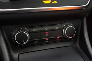 Mercedes-Benz GLA 200 Ambition  Panoramadak Navigatie Bi-Xenon / 13