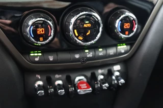 MINI Countryman John Cooper Works ALL4 Chili Automaat  / Navigatiesysteem Plus / Leder / Panoramadak / Harman Kardon / Stoelverwarming / Achteruitrijcamera / 19 Inch / Sportstoelen / Parkeersensoren voor+achter / Climate Control / Head-Up Display / 25