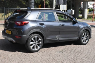 Kia Stonic 1.0 T-GDi DynamicLine 1e Eigenaar | Navigatie | Camera | 12 mnd BOVAG garantie | Whatsapp 06-53188999 / 4