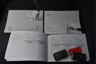 Volvo V40 1.5 T2 Polar  | NL-Auto | Historie | Standkachel | Stoelverwarming | Nav | Sfeerverl. | Full LED | Zeer netjes / 25