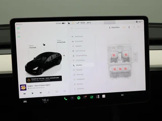 Tesla Model 3 Standard RWD Plus 60 kWh 238 Pk | Stoelverwarming | Panoramadak | Camera | Adaptive Cruise | 18 Inch | 41.788 Km !! / 24