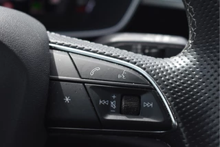 Audi Q3 45 TFSI e S edition S-Line 245 PK | NL-Auto | Keyless | Carplay | Virtual cockpit | DAB | Elekt.trekhaak | Full LED | Allweathers / 48