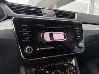 Škoda Superb COMBI 1.5 TSI ACT Business Edition - Automaat Stoelverw. Navi Camera 17inch LMV / 32