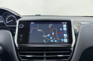 Peugeot 208 1.2 VTi Envy / 21