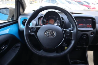 Toyota Aygo FIRST 5-DEURS LMV APPLE/ANDROID PRIVACY-GLASS LED AIRCO CAMERA BLUETOOTH DEALER-ONDERHOUDEN NL-AUTO / 17