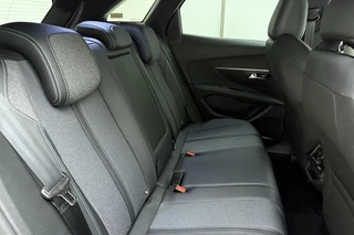 Peugeot 3008 1.2 Hybrid 136 Allure | DEMO | Elektr. achterklep | Navigatie | Achteruitrijcamera | Climate Control | Half lederen bekleding | Keyless Entry / 16