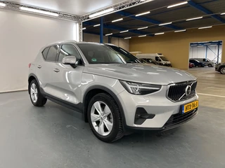 Volvo XC40 2.0 B4 Plus Dark / 2