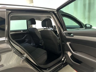 Volkswagen Passat Variant 1.5 TSI 150pk DSG Comfort Business Navigatie Parkeersensoren App-Connect / 18