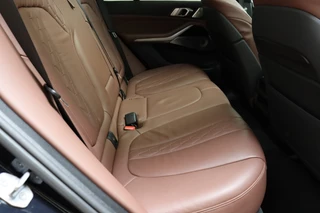 BMW X5 xDrive40i High Executive M Sport Pakket Automaat  / Live Cockpit Professional / Adaptive Air Suspension / Panoramadak Sky Lounge / Bowers & Wilkins / Active Steering / Comfortstoelen / Laserlight / Crafted Clarity / 22 Inch / Leder / M Sportremsysteem / 19