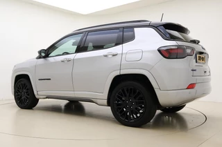 Jeep Compass 4xe 240pk Plug-in Hybrid Automaat S | Navigatie | Lederen bekleding | Achteruitrijcamera | Adapt. Cruise control | Electrische achterklep | Keyless | Zwart dak | 19" Lichtmetalen velgen / 13