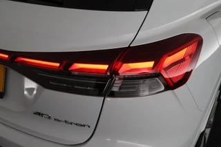 Audi Q4 e-tron 40 Launch edition S Competition 204pk 77 kWh SOH 87% Trekhaak Camera Leder Keyless Stoelverwarming ACC Panoramadak S-Line / 42